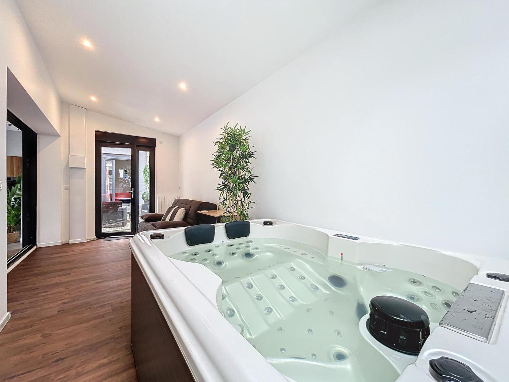 Loft Terrasse Avec Spa Proche Centre Historique Монлюсон Экстерьер фото